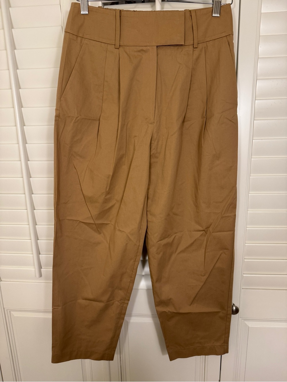 Exquise Pleated Barrel-Leg Chino Pants 
Size S